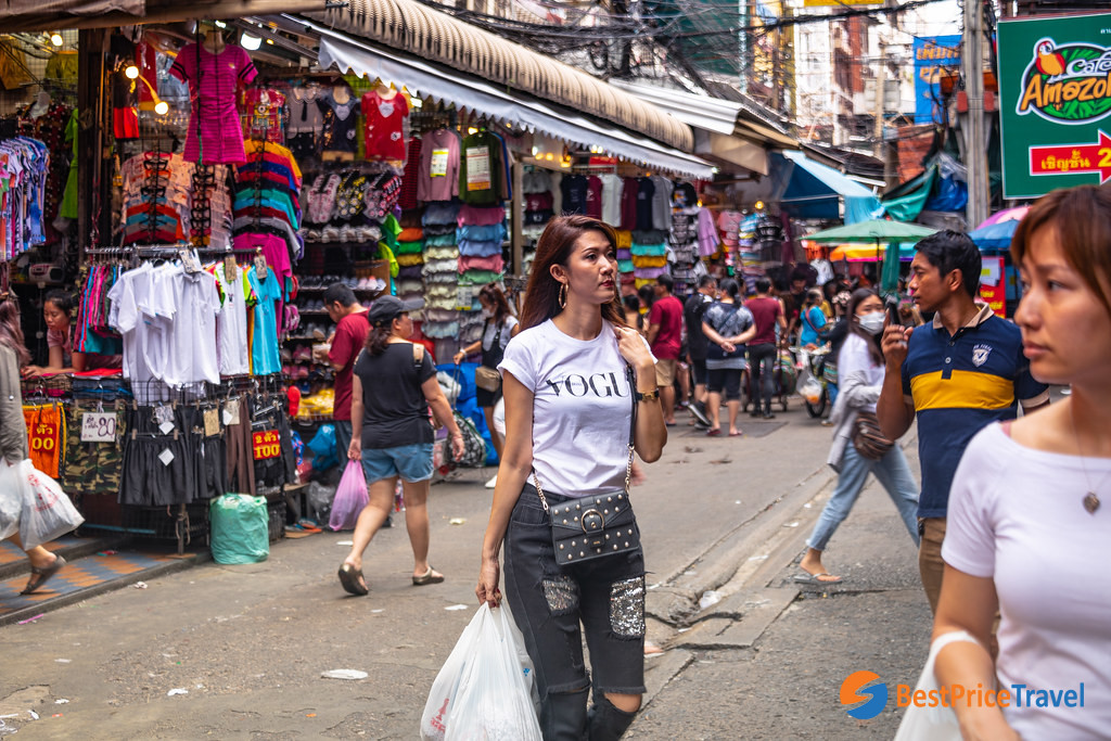 Shopping in Pratunam Market 