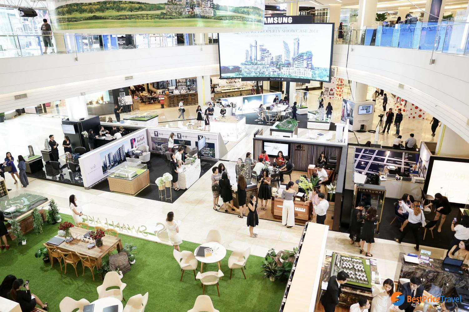 Digital showcase at Siam Paragon