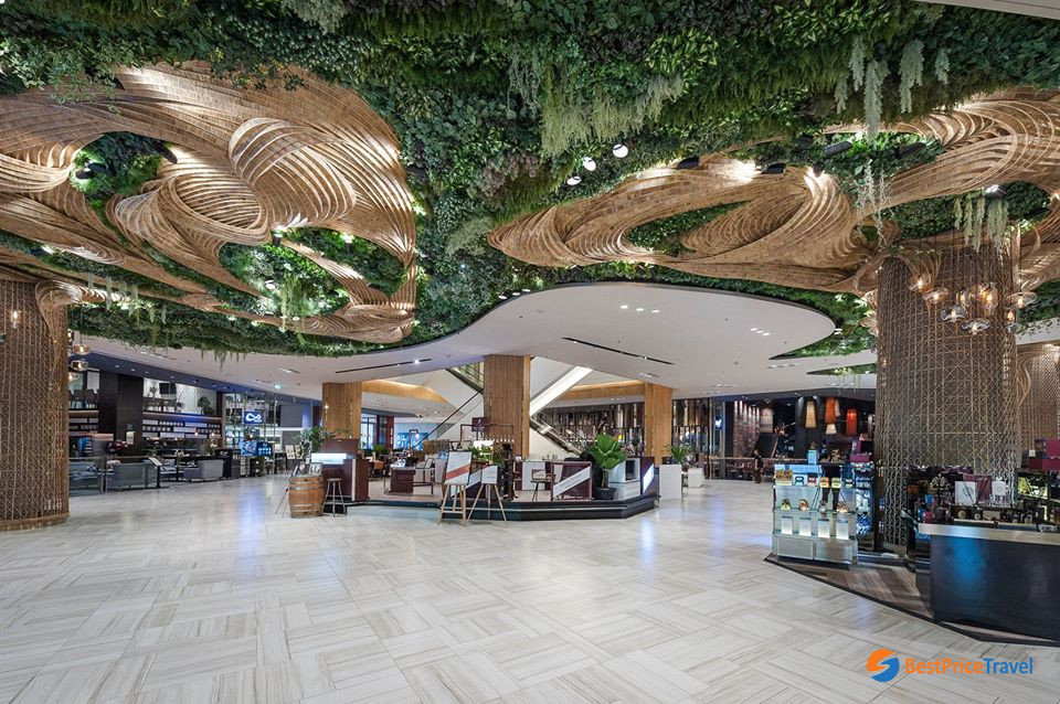 The interior design of Siam Paragon