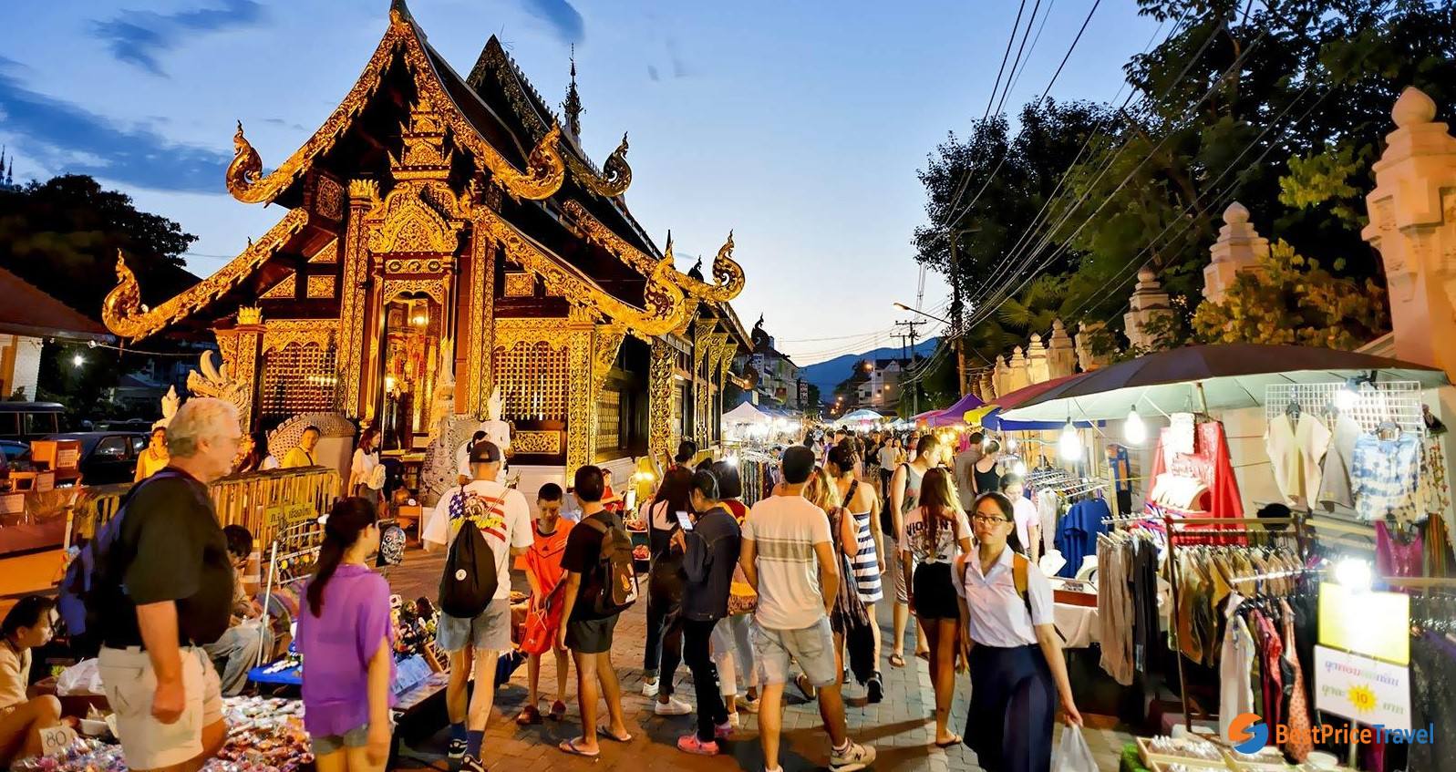 Saturday Night Market Wua Lai Road