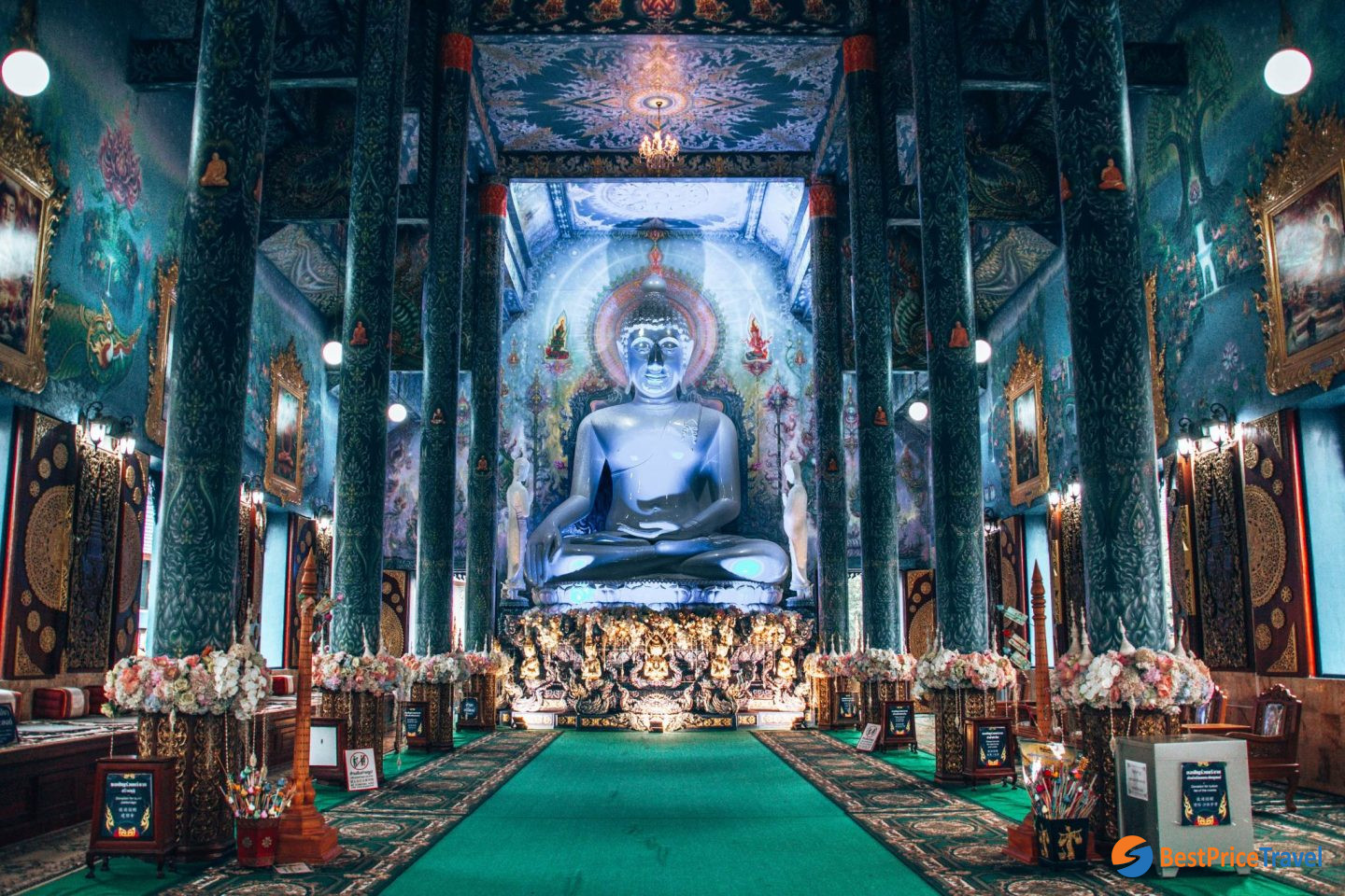 The interior of Wat Rong Seur Ten