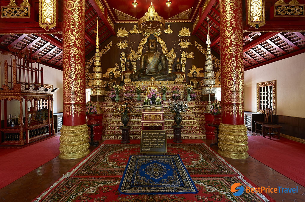 The inside of Wat Phra Kaew