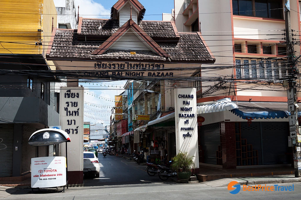 The entrance of Chiang Rai Night Bazaar