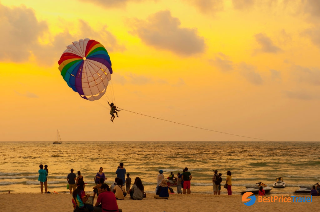 Parasailing in Patong Beach