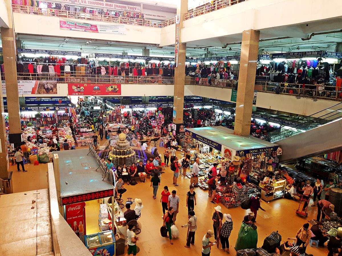 Day Market in Dong Xuan