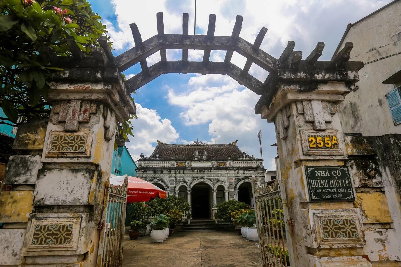 Overview of Huynh Thuy Le Ancient House