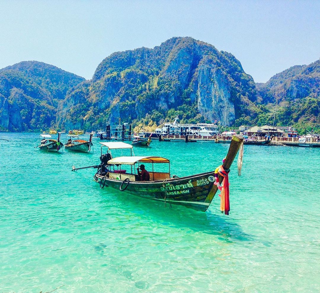 Row a small boat into Ang Thong National Park 