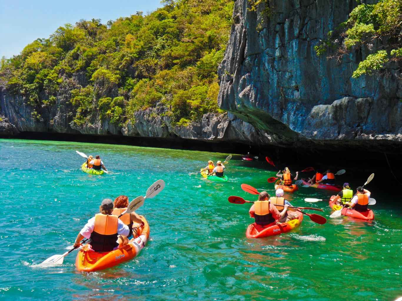 kayaking in angthong park