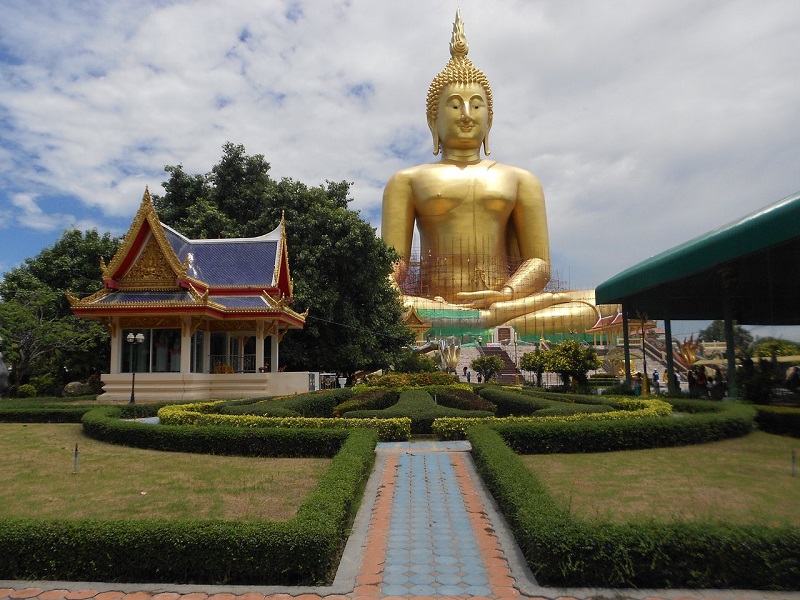 Wat Muang