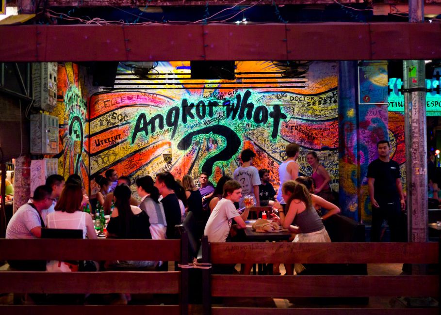 Angkor what bar Siem Reap pub street 