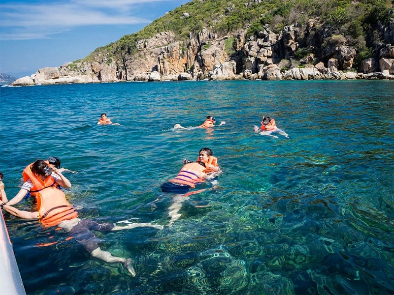 Watching Coral Reefs In Tranh Beach