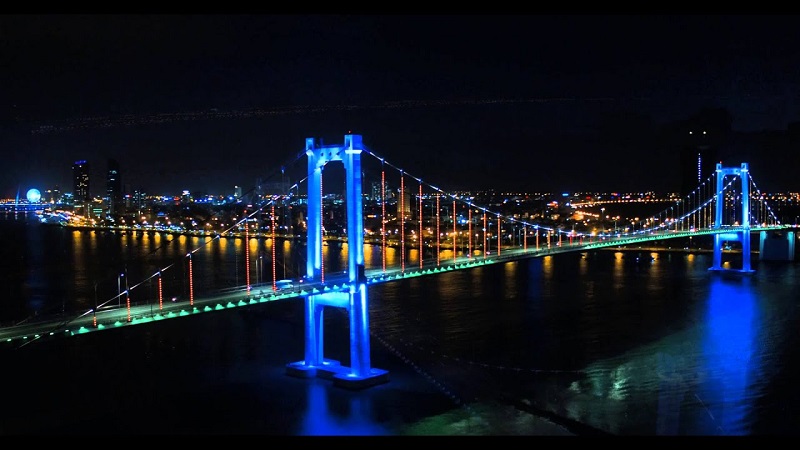 Thuan Phuoc bridge at night