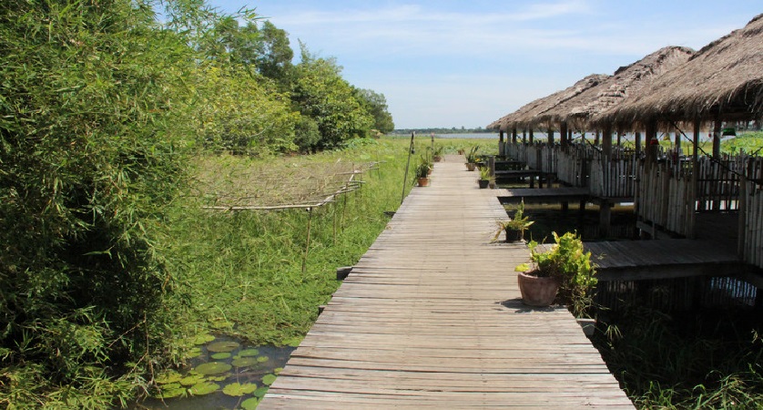 Wooden Deck Of Prey Pros Resort