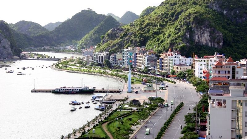 Cat Ba Town