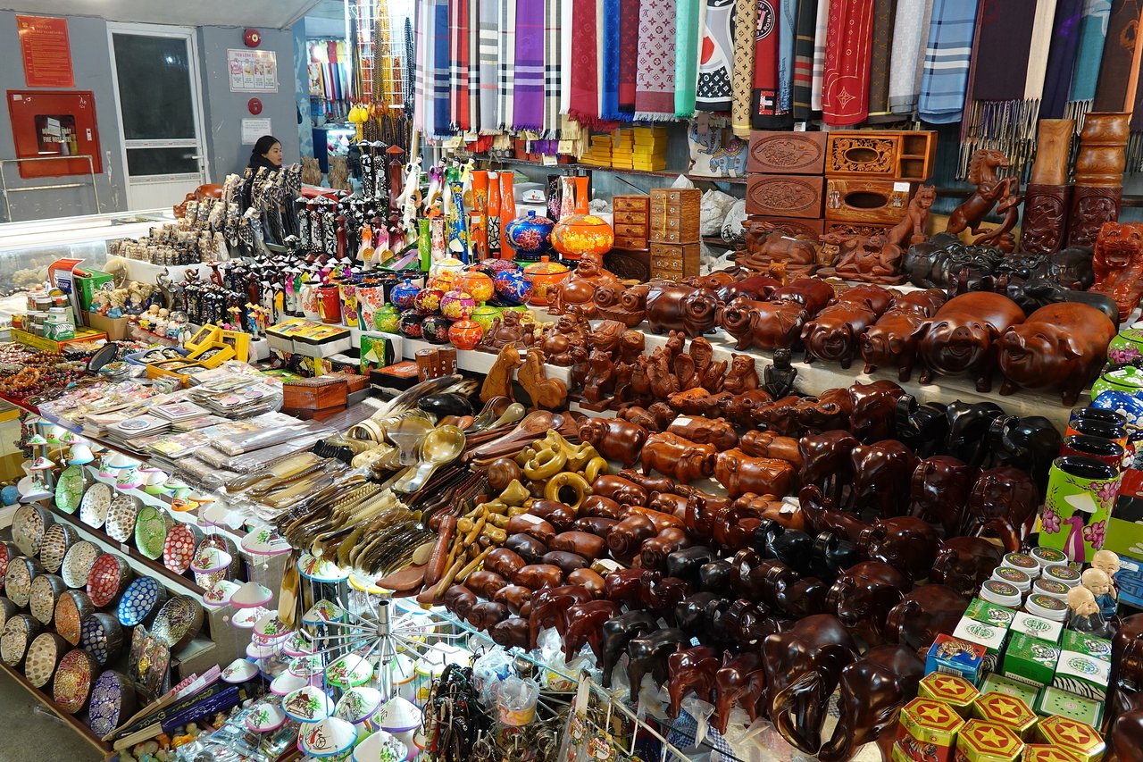 Go shopping at Halong Night Market