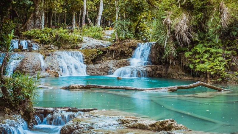 Nice weather to visit Kuang Si is Apr to May