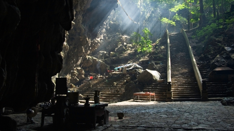 Huong Tich Cave