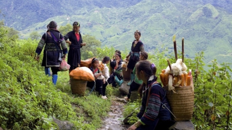 Trekking to Sa Seng Village