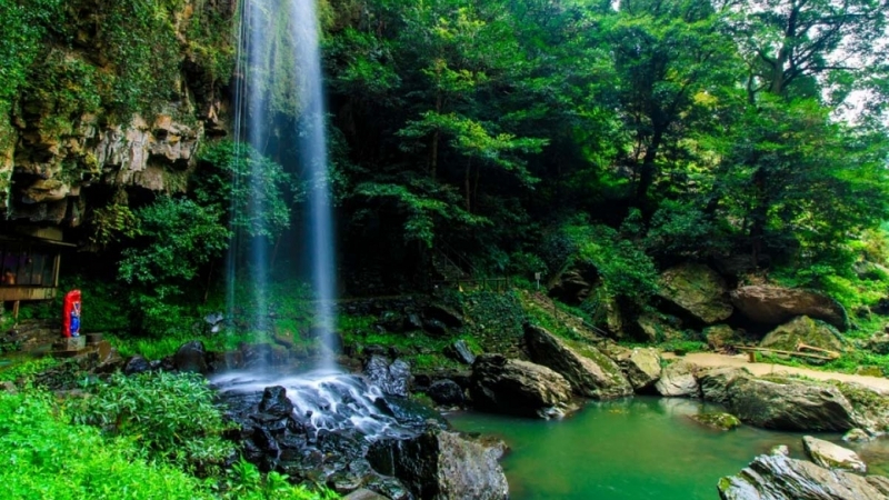 Do quyen waterfall