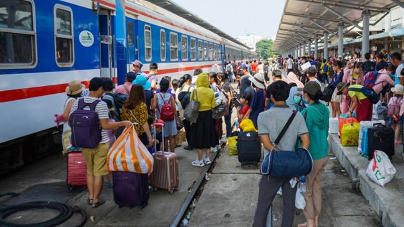 Catch train at Da Nang station