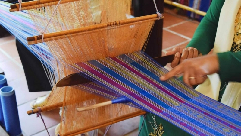 Learn process making silk