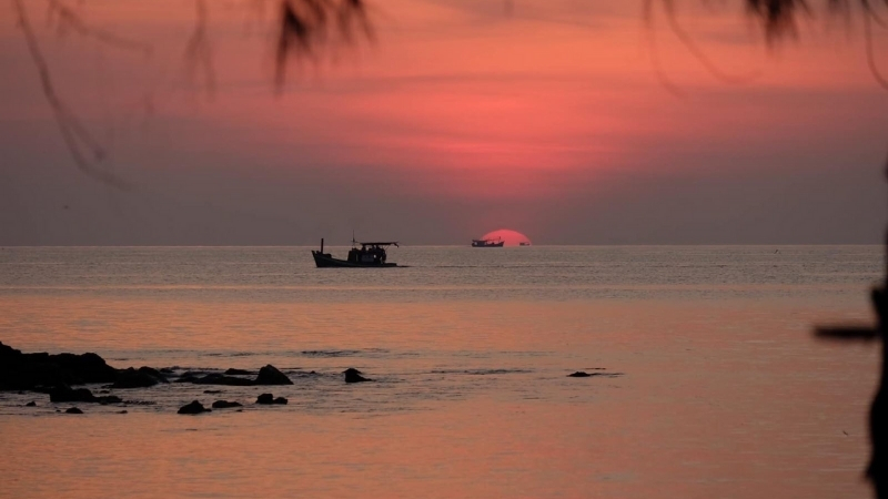 Admire amazing sunset in Khem Beach