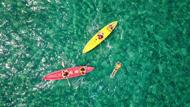 Kayaking in Hon Thom