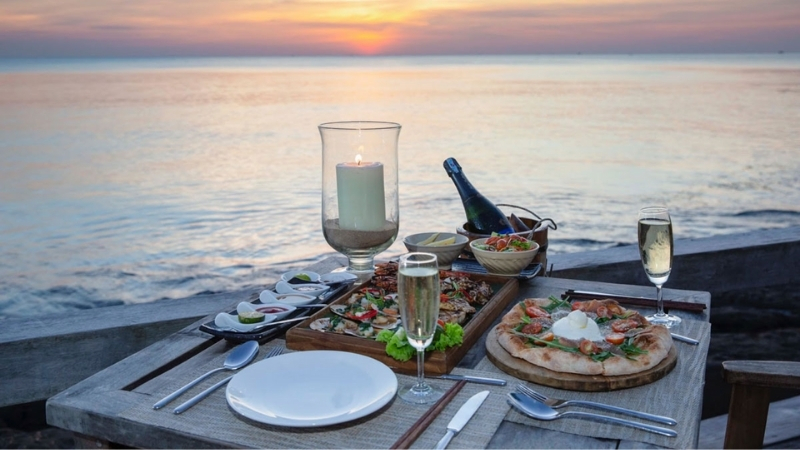 Tasting fresh seafood&nbsp;at Sao Beach