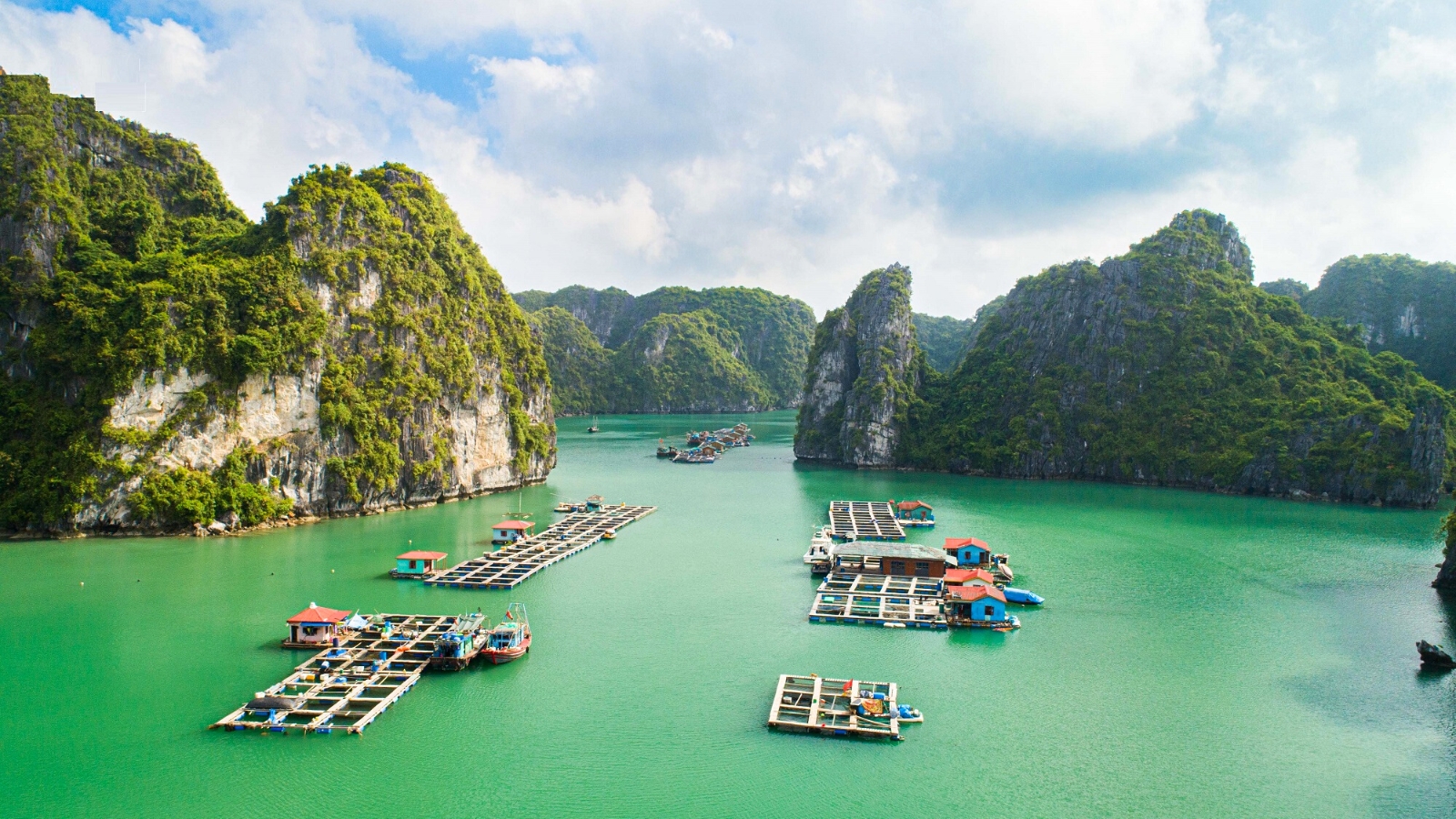 Fishing village in Lan Ha Bay