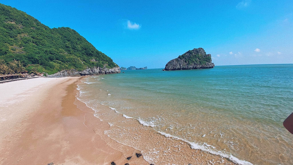 Ba Trai Dao Beach