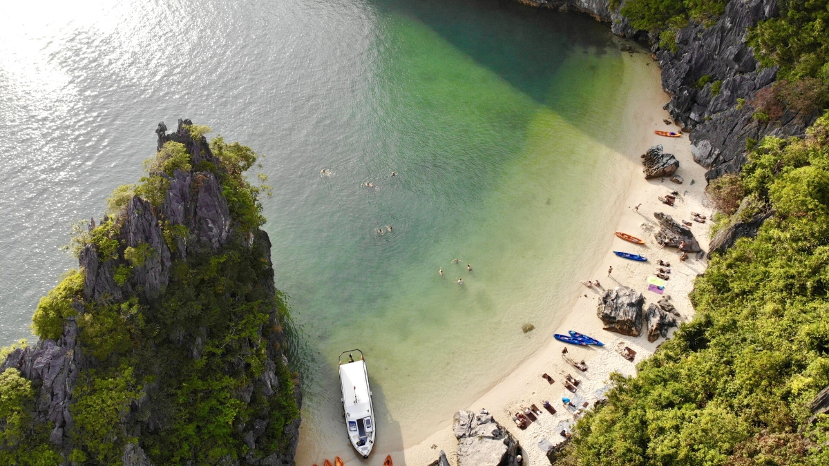 Ba Trai Dao is well-known for its crystal clear water and lush rocky formations.