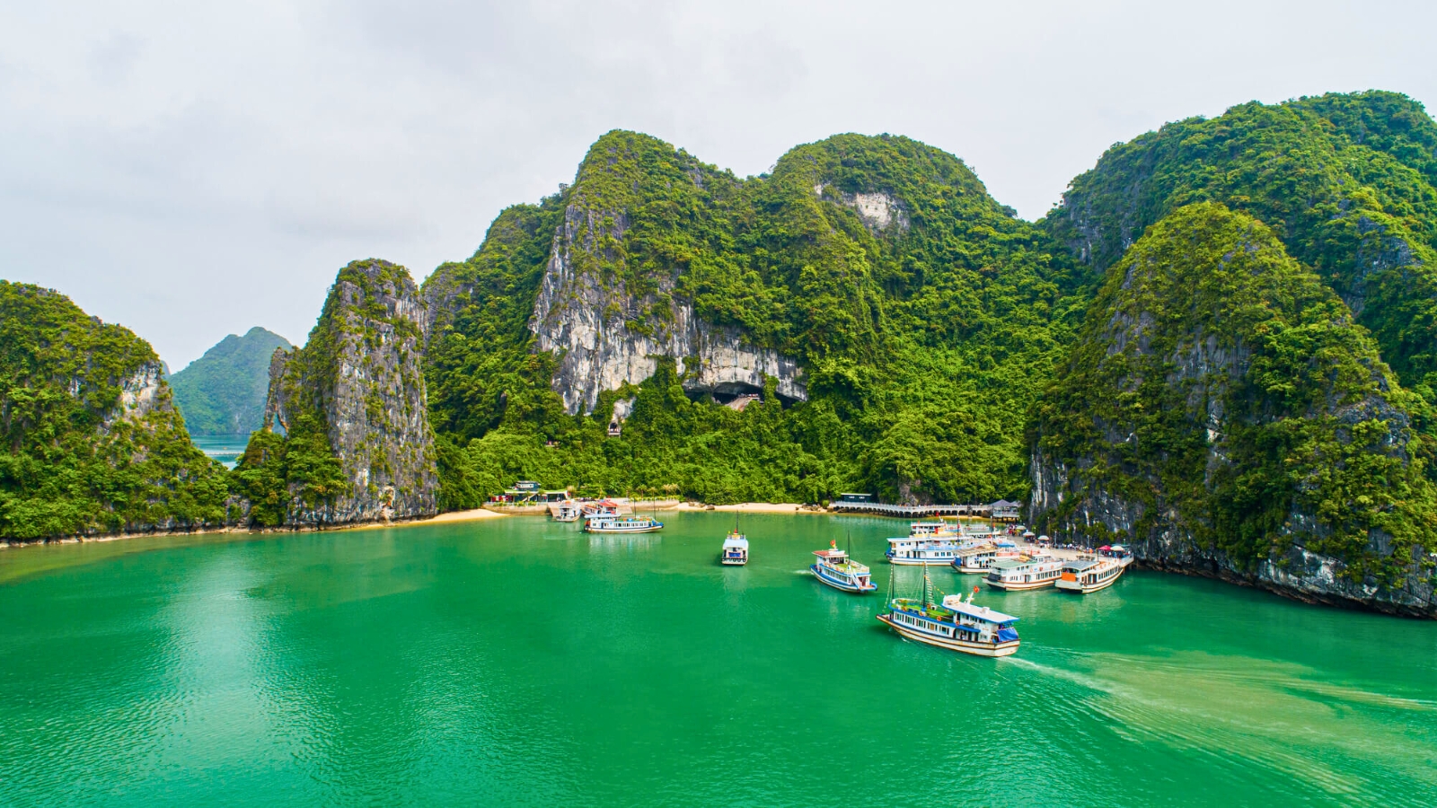 Bai Tu Long Bay