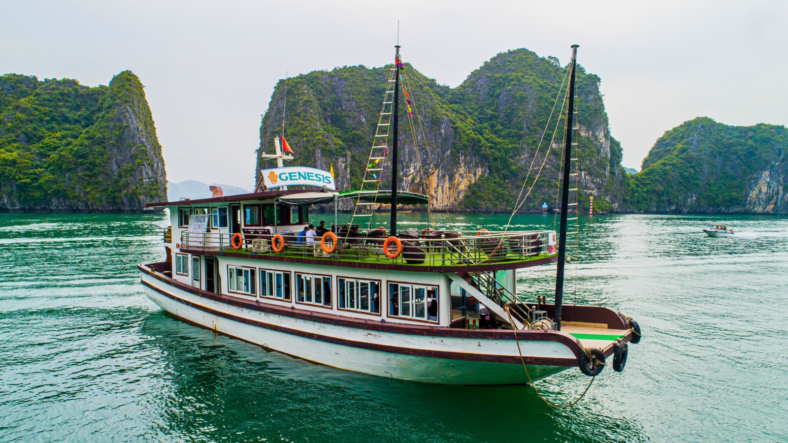 Enjoy A Day Tour In Halong Bay By Boat