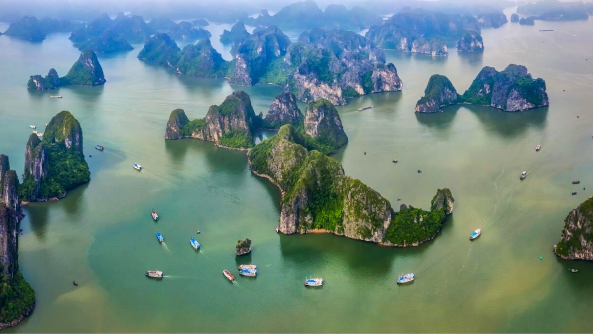 Travel to Ba Hang village by boat