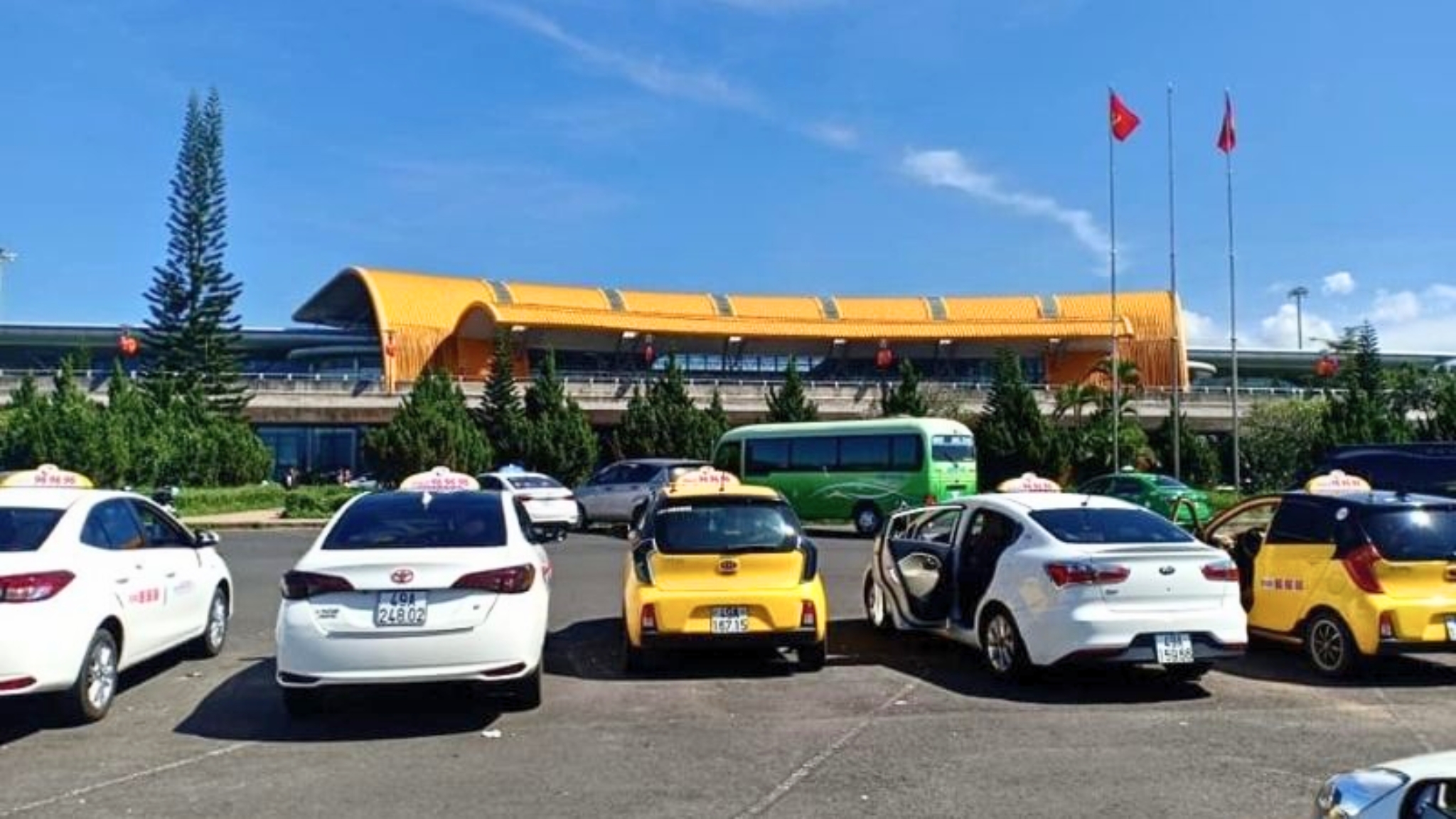 Transfer By Taxi From Lien Khuong Airport To Da Lat City