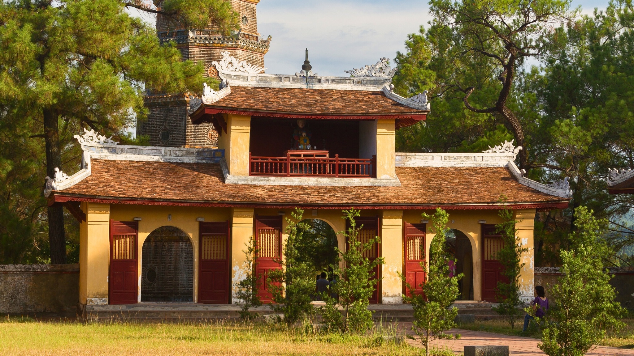 Tam Quan Gate Has The Most Surprising Architectural Wonders