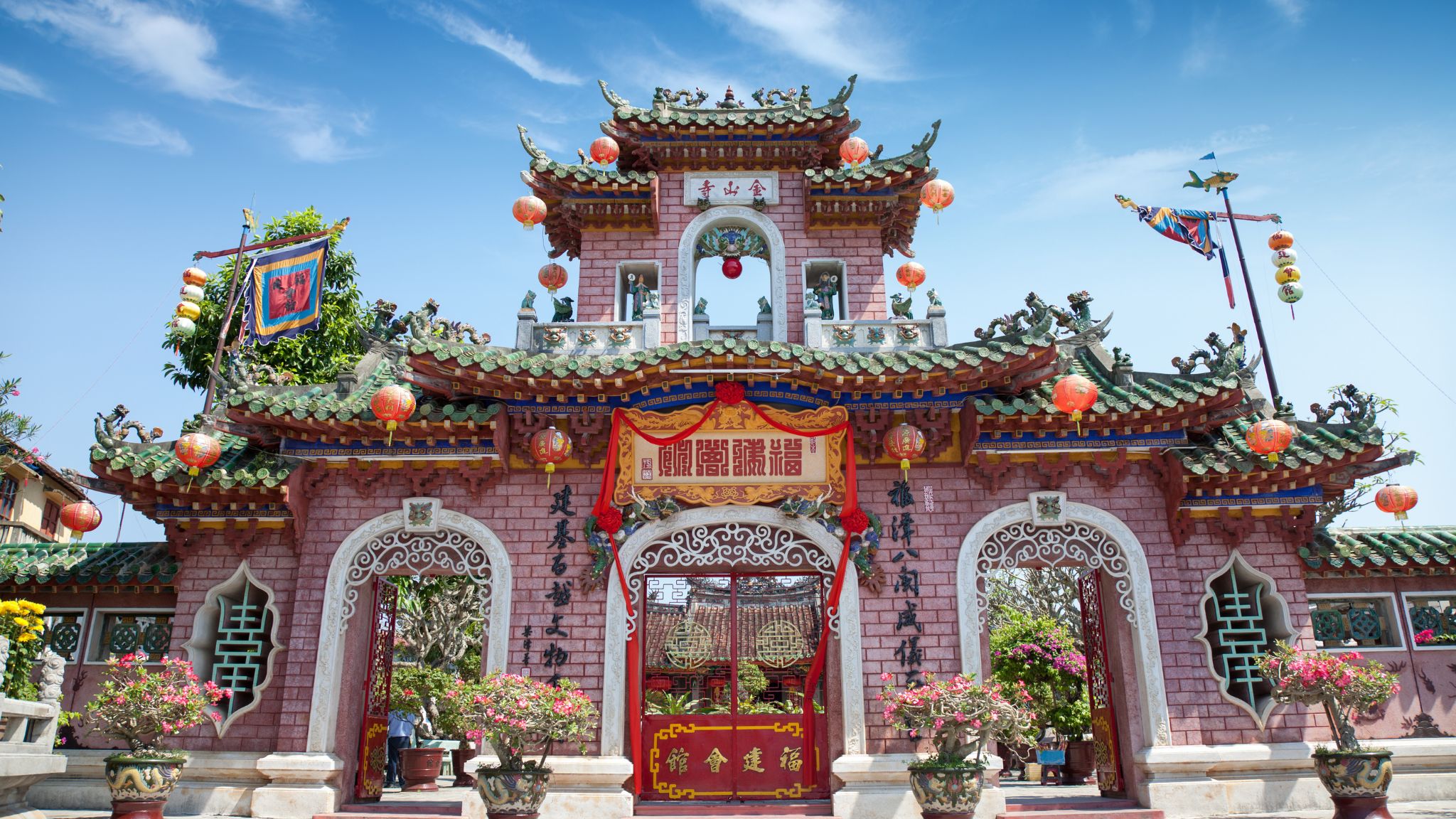 Admire The Majestic Cantonese Assembly Hall