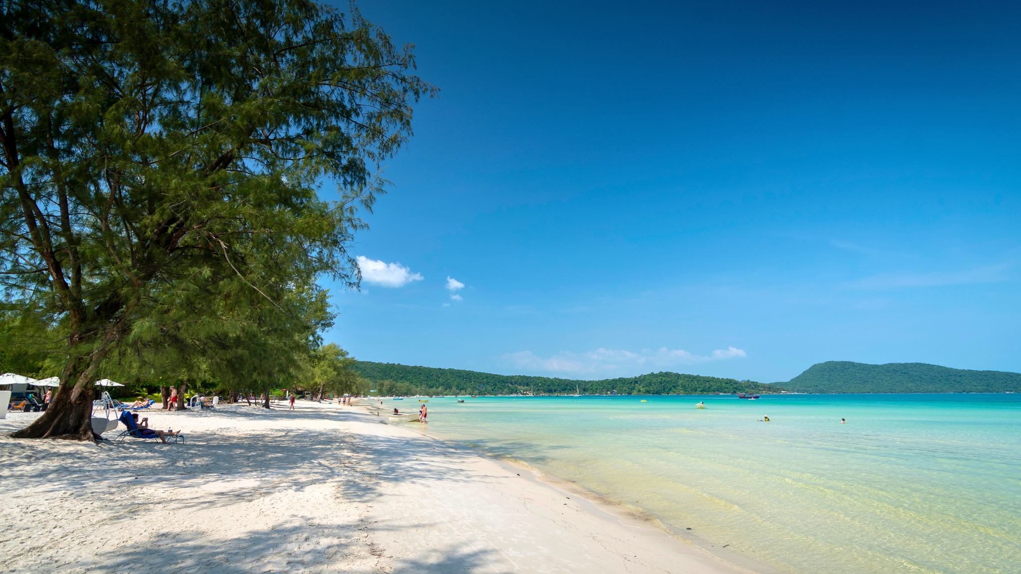 Saracen Bay Beach, Where Tranquility Meets Tropical Beauty
