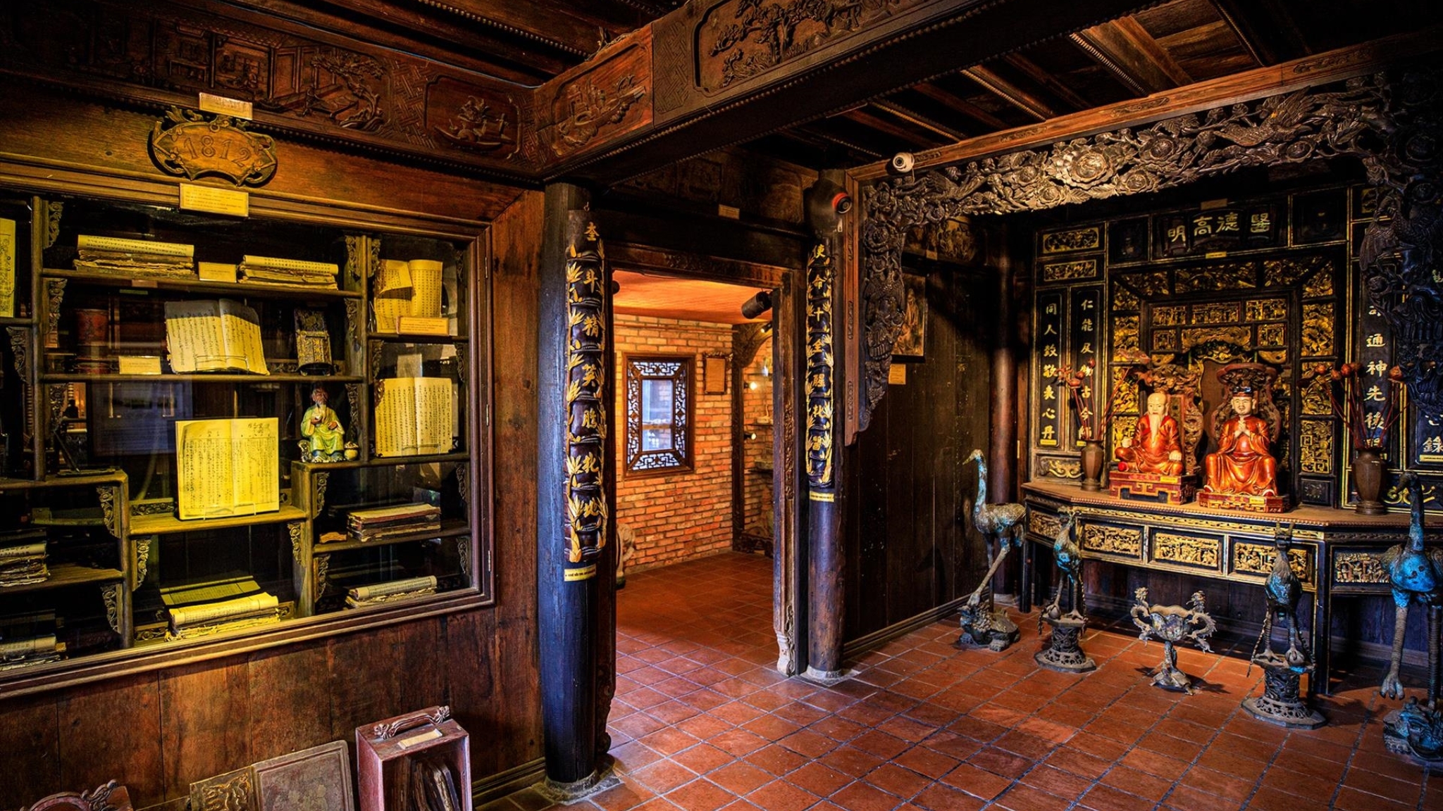 The Hall For Worshiping Two Ancestors Of Traditional Medicines (Cre Vietnam Vnanet Vn)