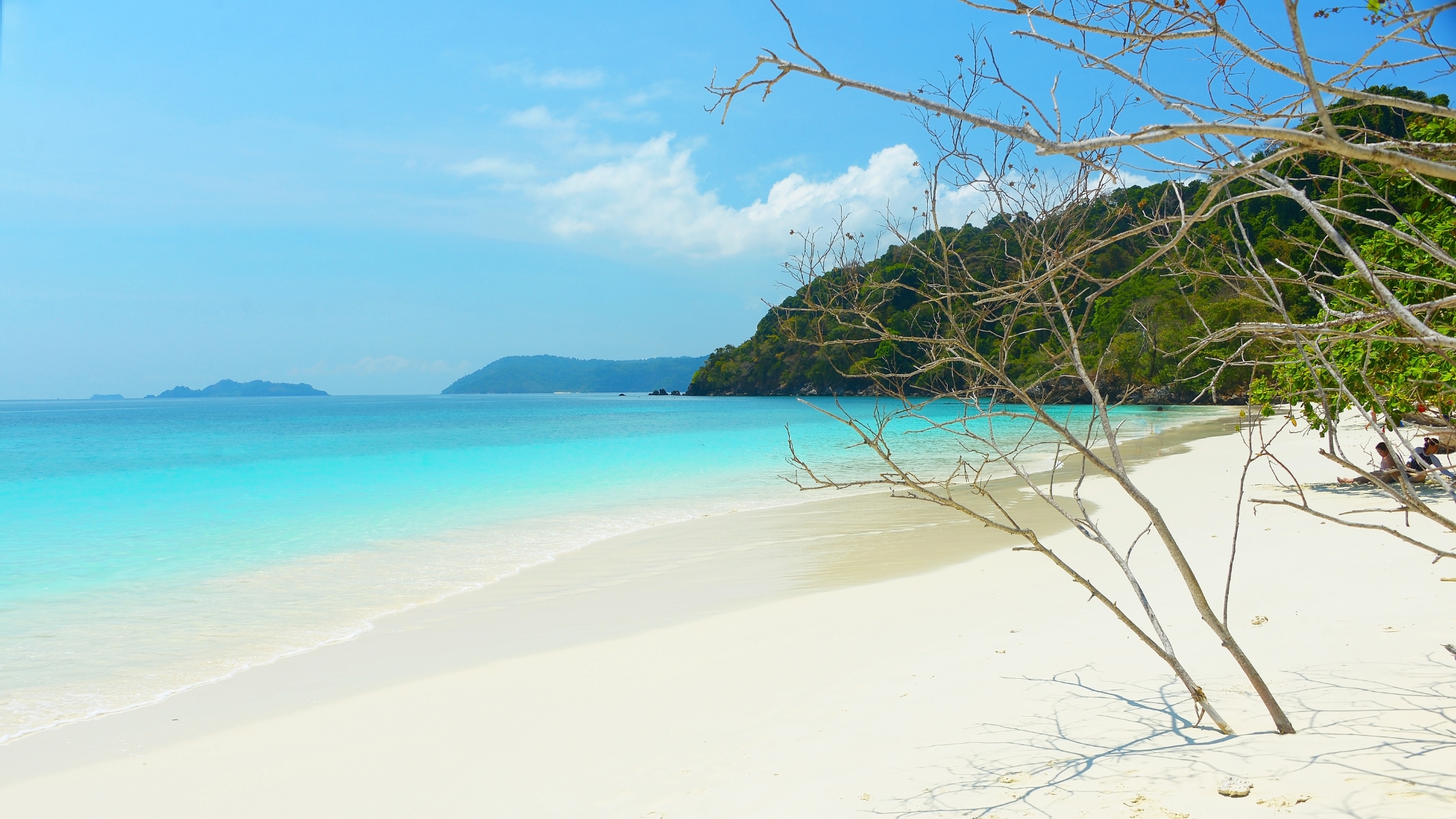 Sandy White Beach In Cocks Comb Island