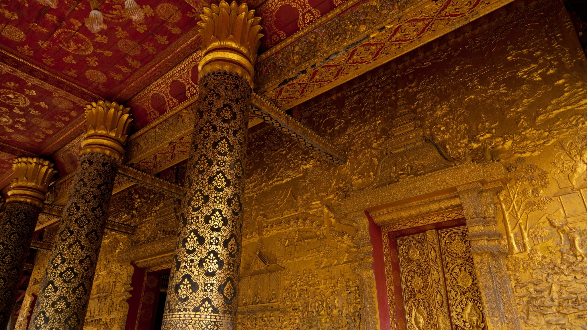 Dedicated Red And Golden Patterns