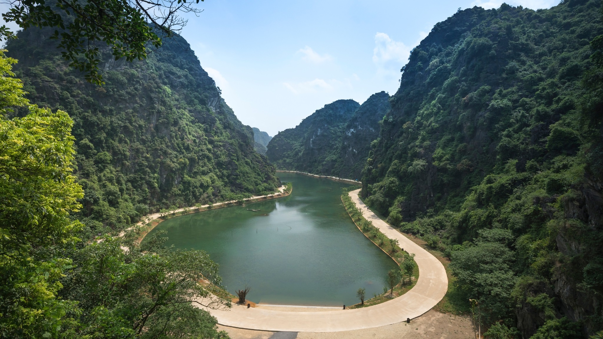Gorgeous View Of Tuyet Tinh Coc From An Tiem Cave