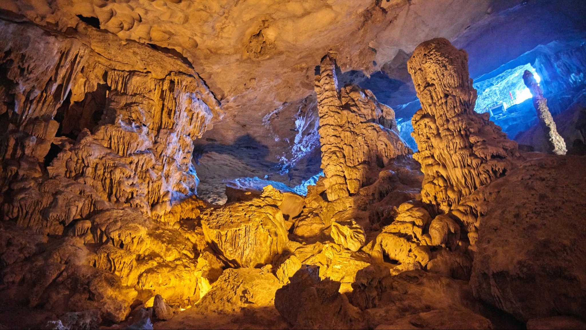 Sung Sot Cave's history dates back hundreds of years
