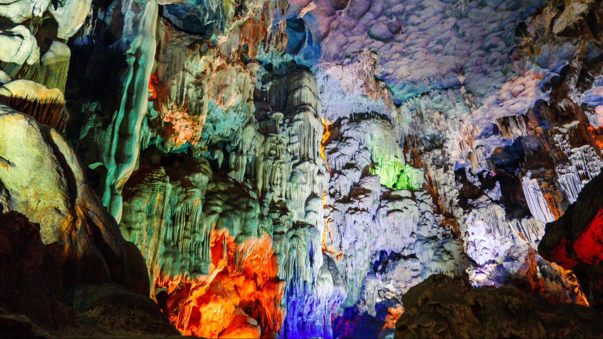 Stunning rock formations Inside Sung Sot Cave Halong Bay