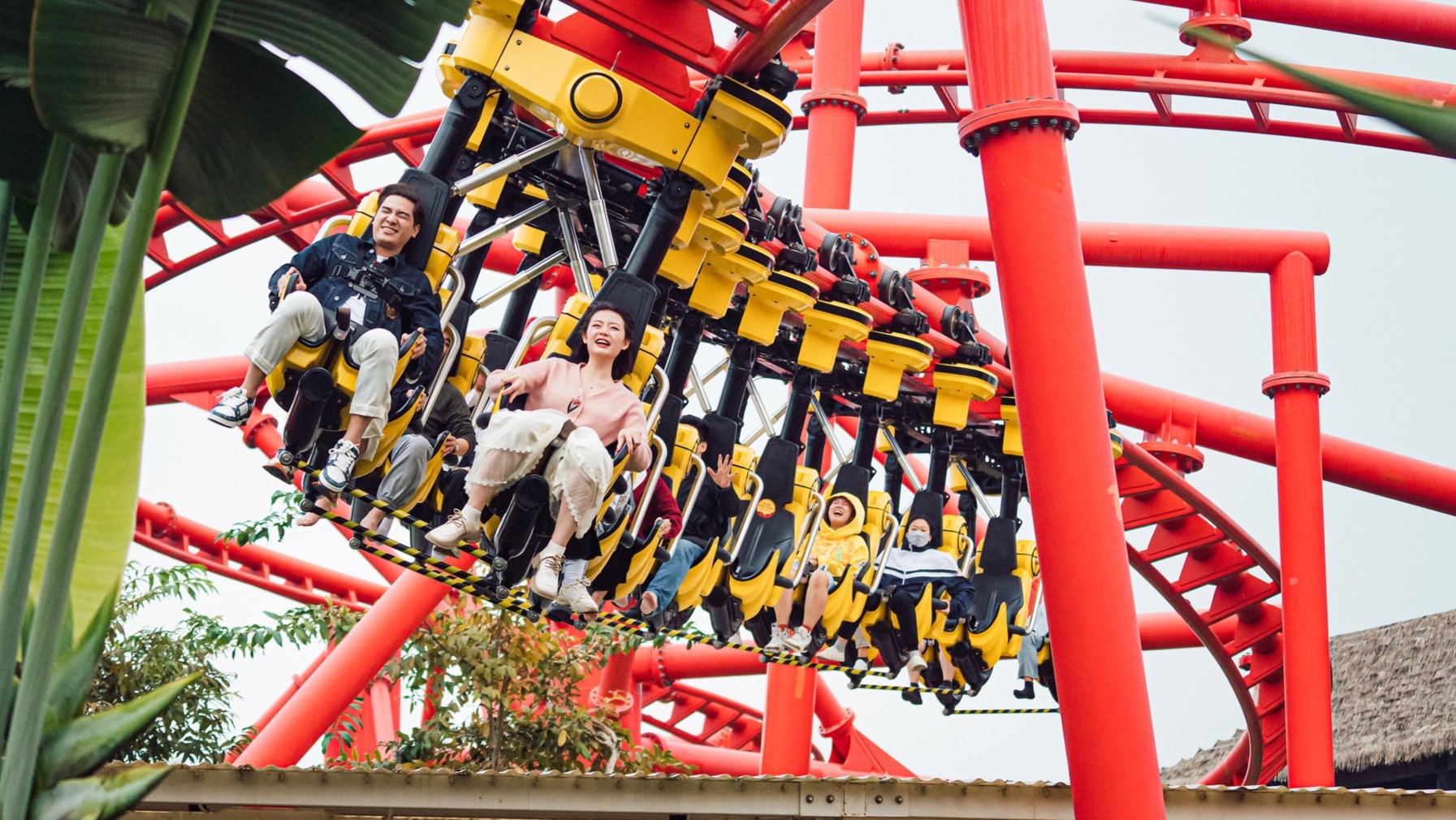 Thrill rides and rollercoasters for adrenaline seekers