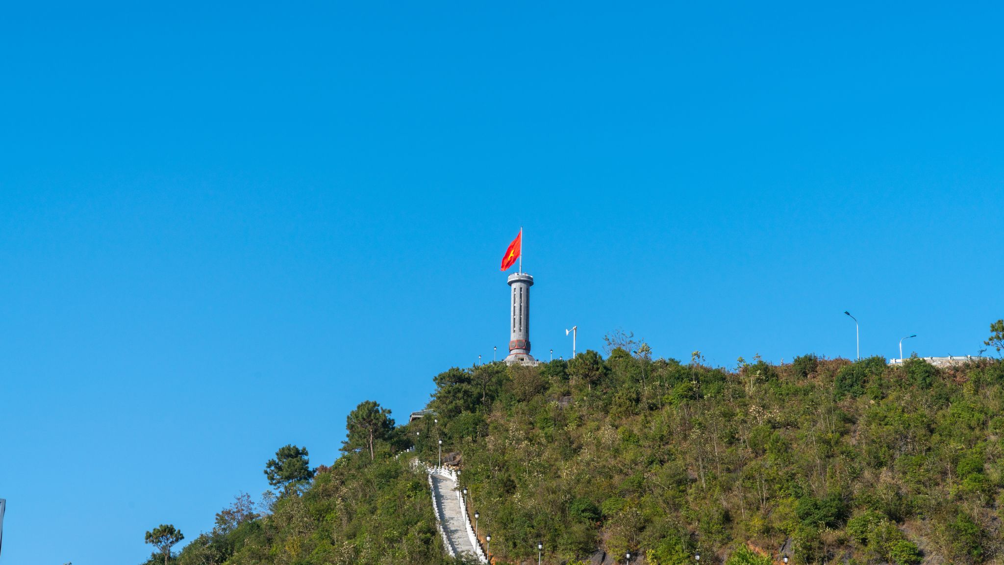 Lung Cu Flag Tower Marks Vietnam’s Northernmost Point With Stunning Panoramic Mountain Views
