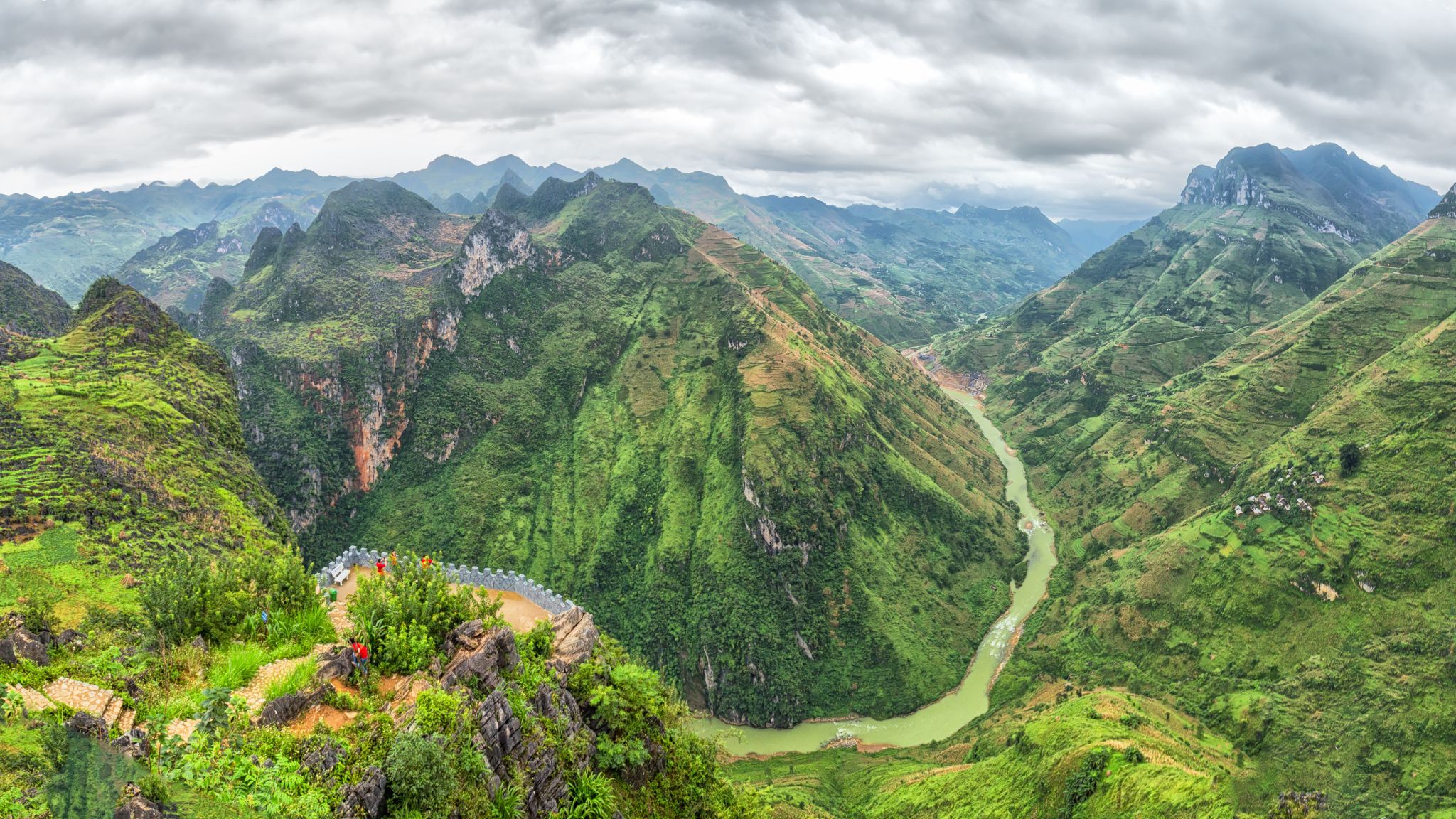 Take A Boat Trip On The Nho Que River To Enjoy Stunning Canyon Views And Emerald Waters