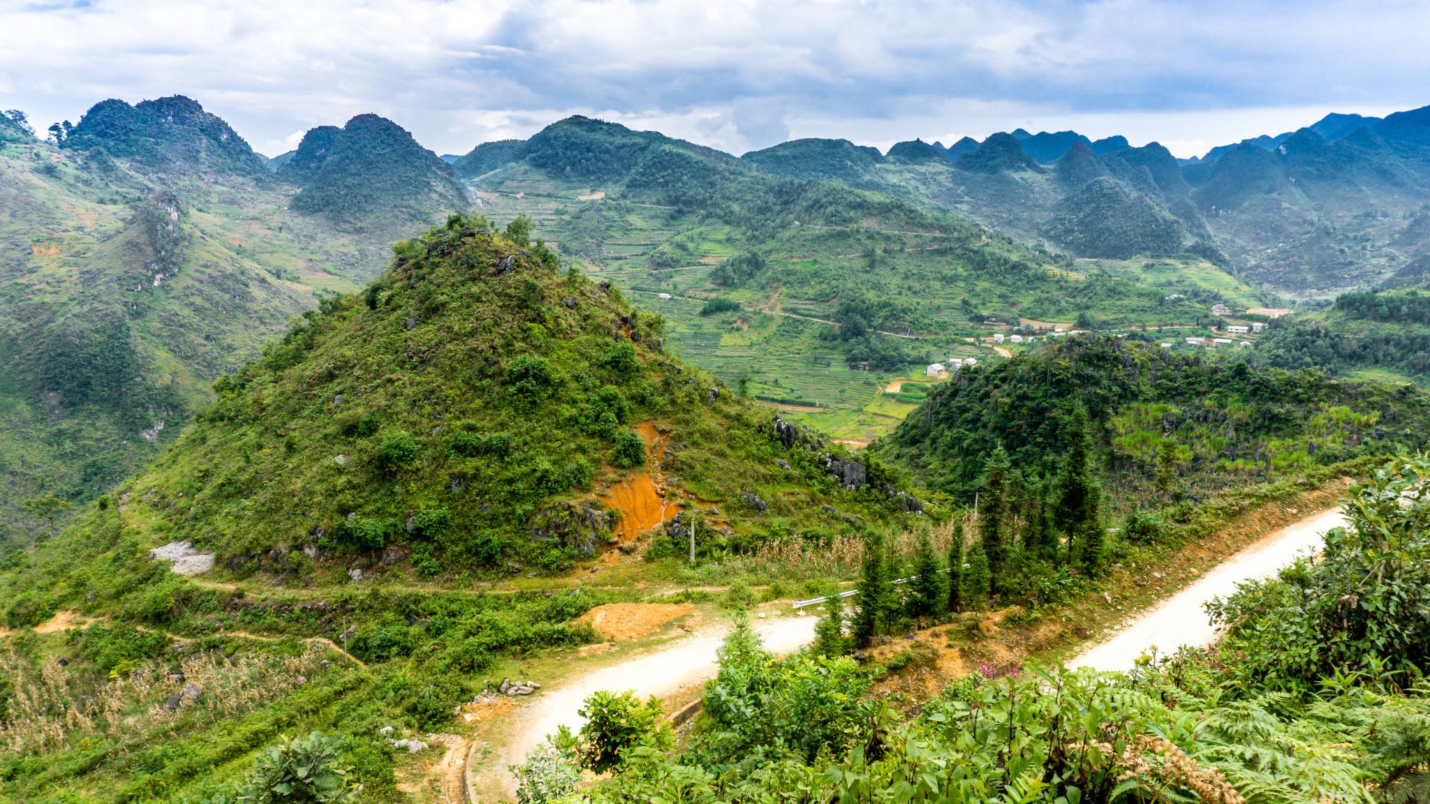 The Best Time To Visit Dong Van Is From Sep To Nov For Cool Weather And Clear Views