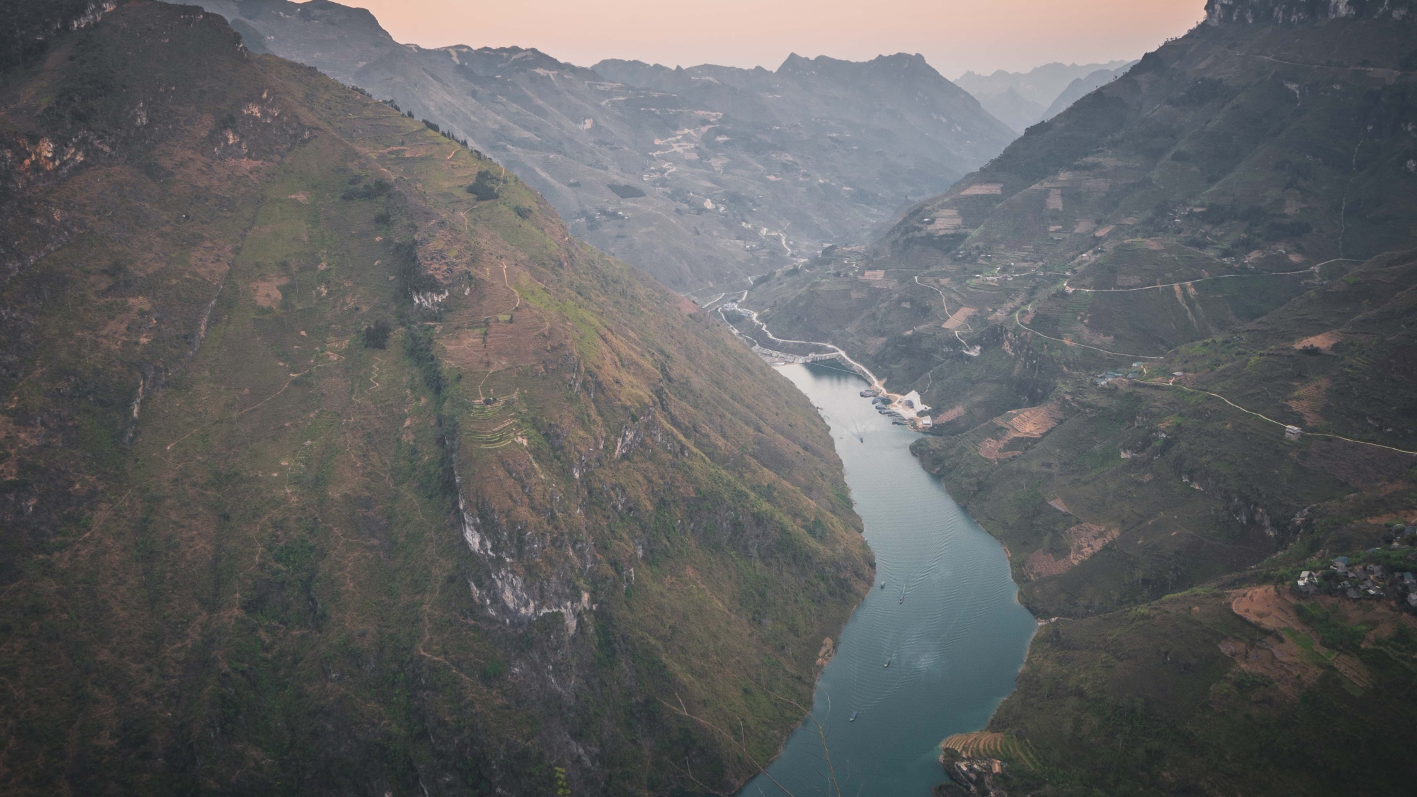 Emerald Nho Que River Winding Through Lush Mountain Valleys
