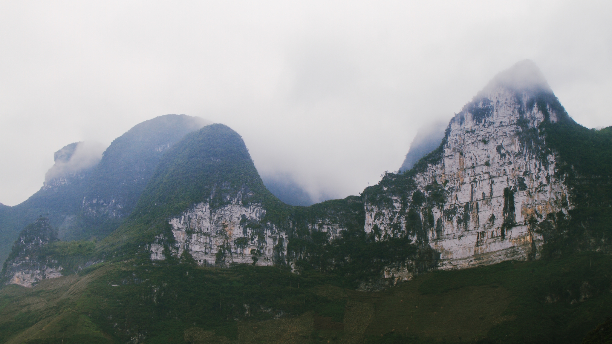 Mountain ew Of Ma Pi Leng Pass